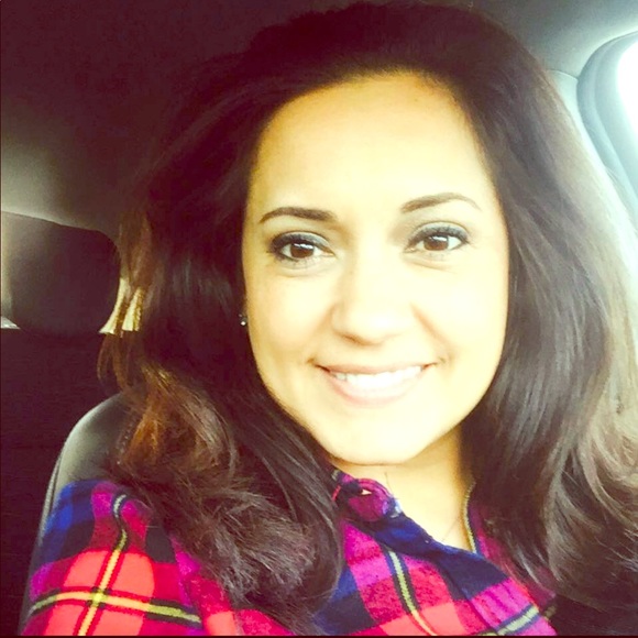 Meet your Posher, Cynthia - Picture 1 of 1